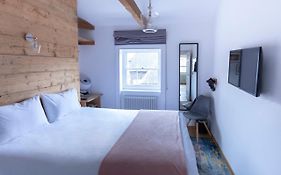 Apartment 5 At Number 8: 1 Bedroom, Sofa Bed In Lounge, Kitchenette & Walk-In Shower